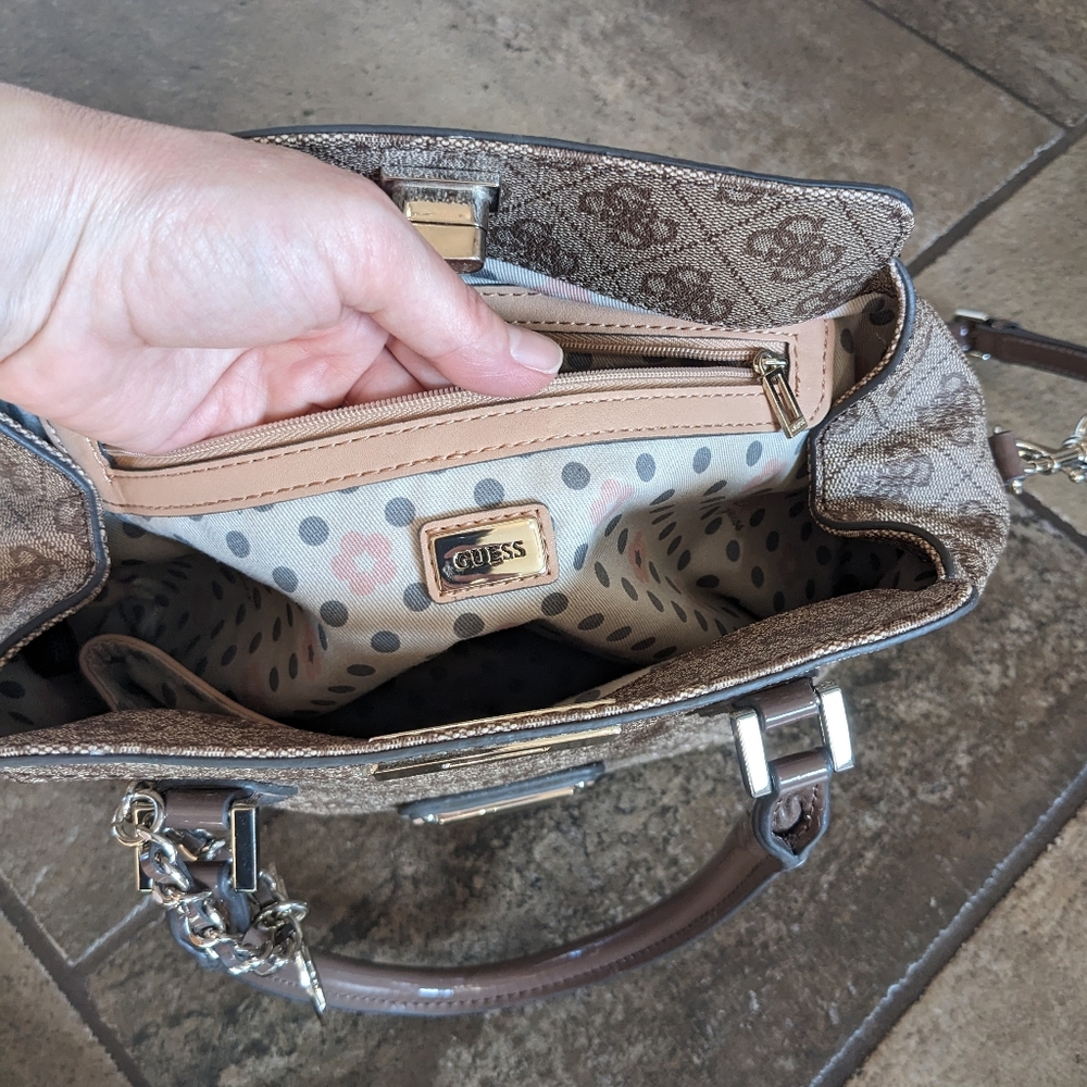 Guess Logo Remix Crossbody or Tote/Satchel Handbag Y2K Honeycomb Tan,Gold - Picture 5 of 16